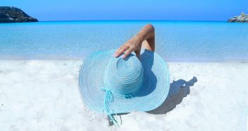 4 consejos para cuidar nuestra piel del sol y proteger las manchas, pecas y lunares cuidar la piel