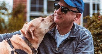 11 beneficios de tener una mascota para las personas mayores Beneficios de tener una mascota para las personas mayores