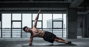 Bikram yoga: beneficios y contraindicaciones para nuestra salud bikram yoga