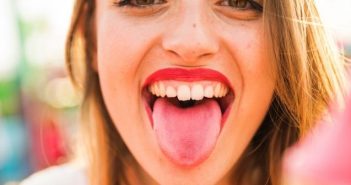 Lengua blanca: ¿Qué es y cómo evitar esta afección bucal? lengua blanca