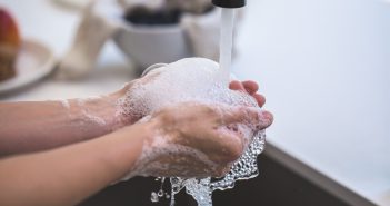 Abuso de jabón y desinfectantes: cómo cuidar nuestras manos cuidado de las manos ante el abuso del jabón